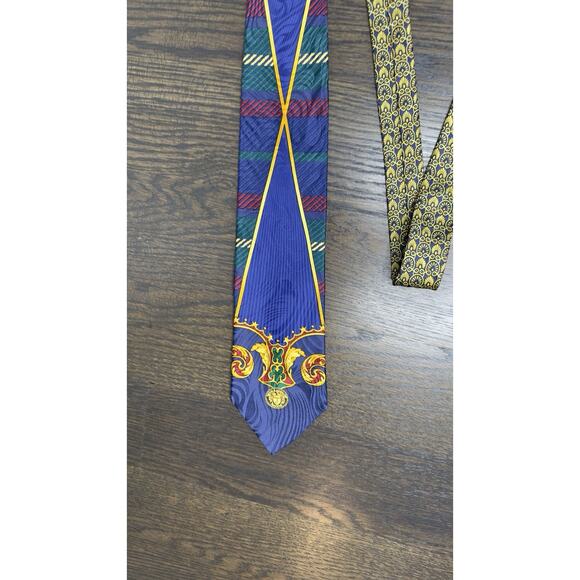 VTG Rare Tie Versus Giorgio Versace Retro Meduza Silk 59"L 3.75"W Italy made - Picture 5 of 5
